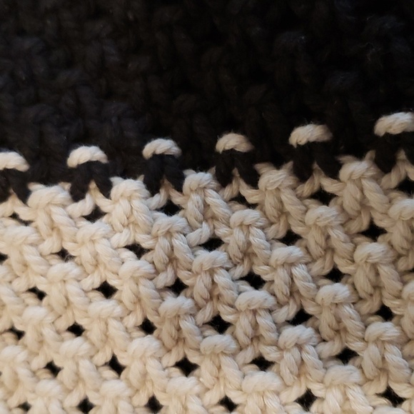 NWT Laude The Label Gabby Mini Macrame Bag Wood Ring Handles Black Ecru - Picture 3 of 9